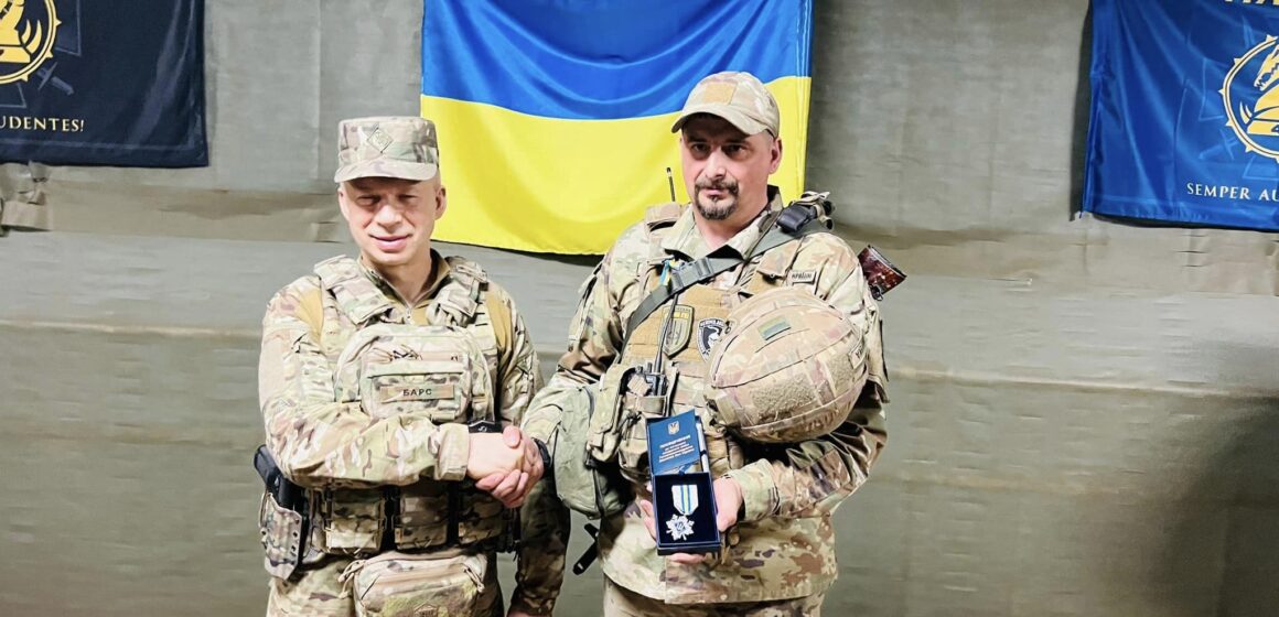 Захисник з Прикарпаття Василь Абрамів отримав нагороду “Срібний хрест”