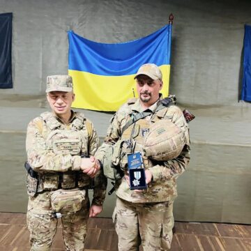 Захисник з Прикарпаття Василь Абрамів отримав нагороду “Срібний хрест” Захисник з Прикарпаття Василь Абрамів отримав нагороду “Срібний хрест”
