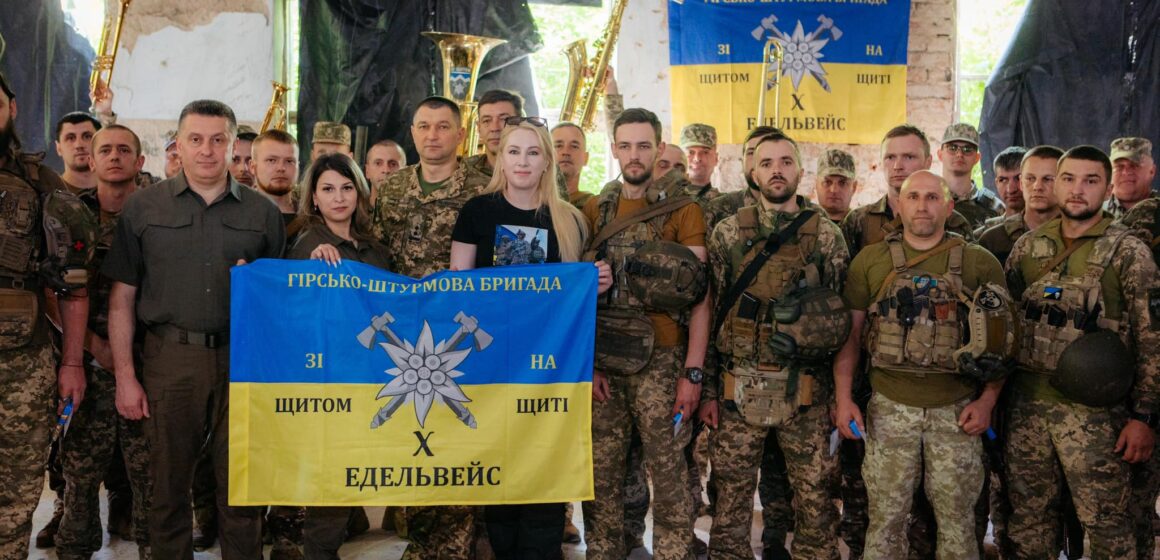 Очільниця Прикарпаття відвідала «едельвейсів» на фронті та передала захисникам ударні безпілотники (ФОТО)