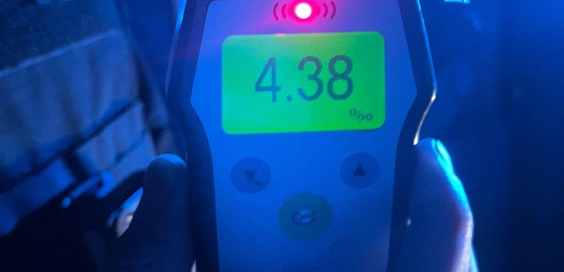 Втікав від поліцейський та в’їхав у елетроопору: франківські патрульні склали три протоколи на водія-порушника (ФОТОФАКТ)