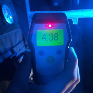 Втікав від поліцейський та в’їхав у елетроопору: франківські патрульні склали три протоколи на водія-порушника (ФОТОФАКТ)