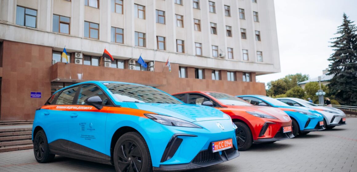 Чотири медзаклади «первинки» Івано-Франківщини отримали електроавтомобілі