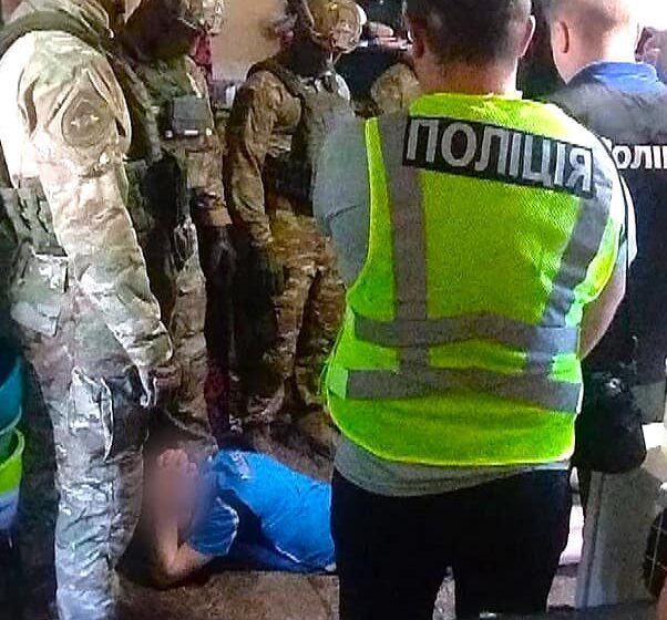 Цукерки зі смаком метадону: прикарпатські поліцейські ліквідували канал наркотрафіку у СІЗО