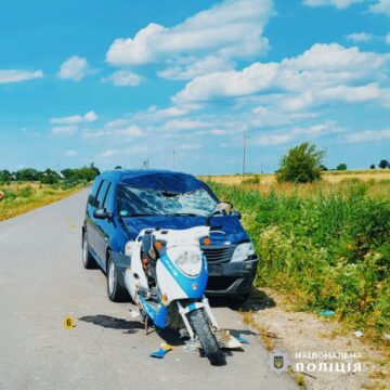 На Калущині у автопригоді травмувались керманич та пасажирка мопеда: поліція розпочала розслідування