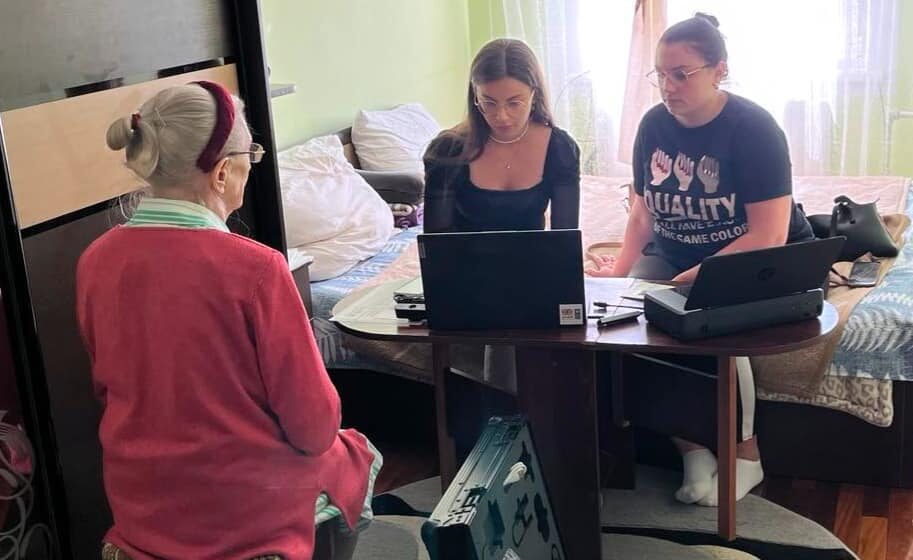 Адміністративні послуги на виїзді: хто і як може скористатися послугою «Мобільний кейс» у Калуській громаді