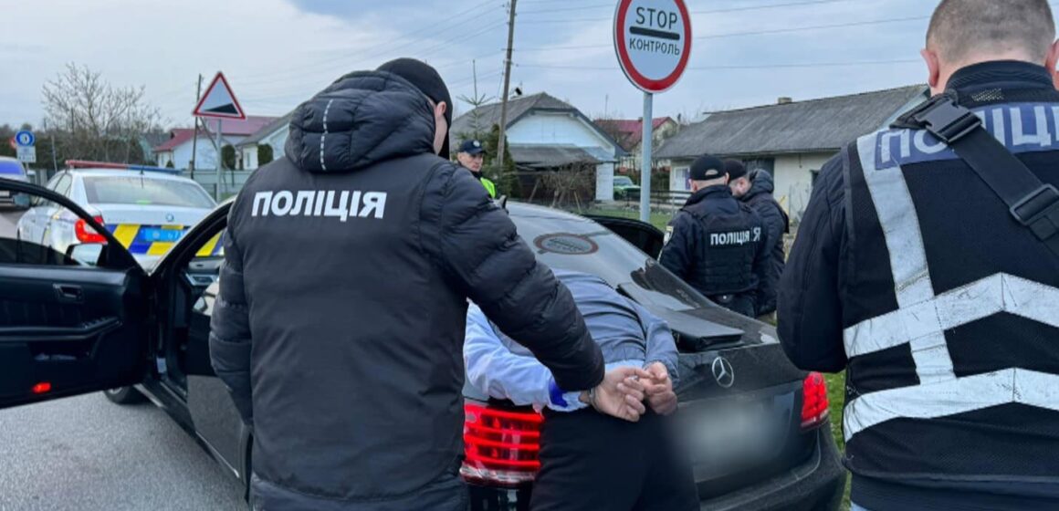 В Івано-Франківську судитимуть групу організаторів каналу незаконного виїзду чоловіків за кордон