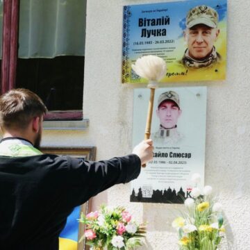 Став на захист України у 2017 році: на Калущині встановили пам’ятний знак полеглому захиснику Михайлу Слюсару