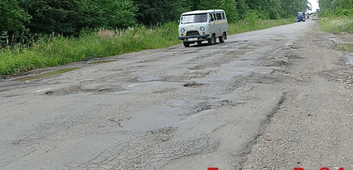 Жах для водіїв: Калуська міськрада вкотре закликає дорожників відремонтувати критичні ділянки автошляхів у громаді (ФОТО)