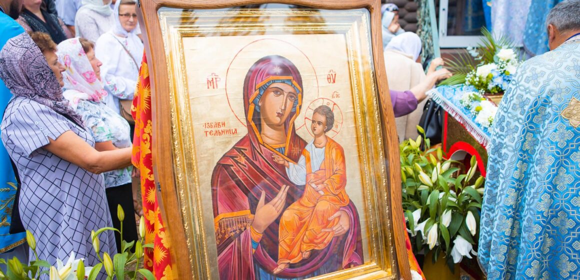 Сотні вірян зібрались на Всеукраїнську прощу до Манявського монастиря на честь ікони Божої Матері «Ізбавительниці»