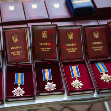 Рідним полеглих захисників з Прикарпаття вручили державні та обласні посмертні нагороди