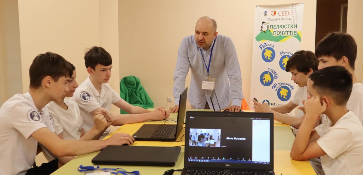 У коломийському ліцеї триває навчання з робототехніки (ФОТО)