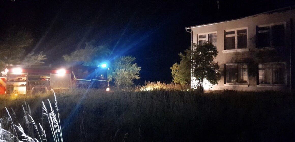 У Більшівцівській громаді серед ночі трапилась пожежа будівлі недіючої школи (ФОТОФАКТ)