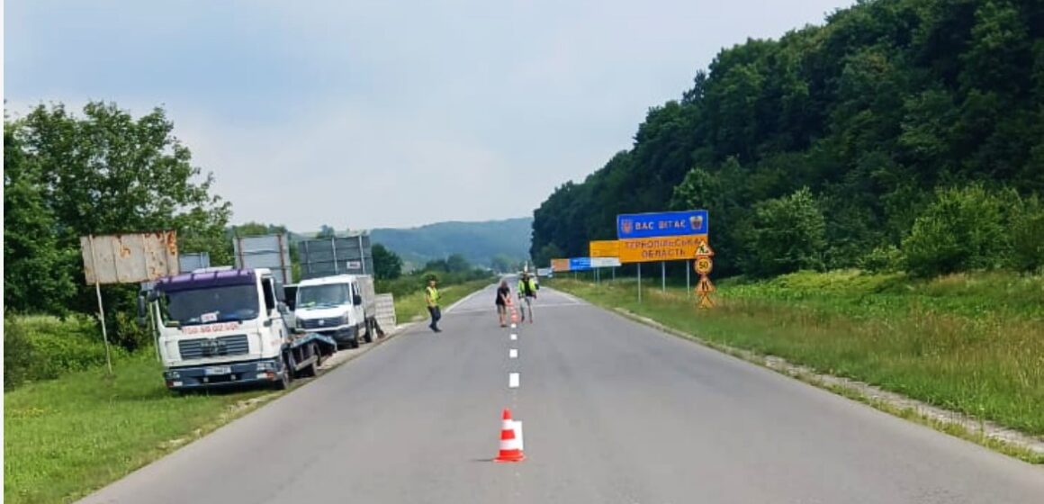 На дорогах Івано-Франківщини оновлюють розмітку