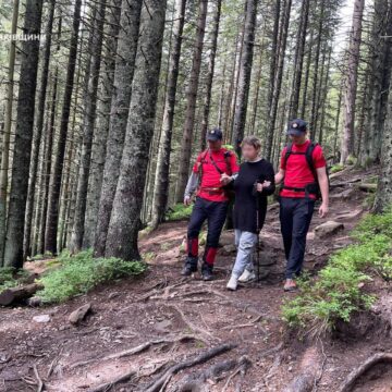 Рятувальники надали допомогу в горах 14-річній дівчині з Хмельниччини