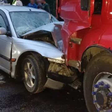 Біля Яремче вантажінка зіткнулася з легковиком Біля Яремче вантажінка зіткнулася з легковиком
