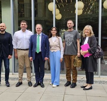 Посол Великої Британії зустрівся з командою VIRNI, яка займається реабілітацією ветеранів у Городенківській громаді Посол Великої Британії зустрівся з командою VIRNI, яка займається реабілітацією ветеранів у Городенківській громаді