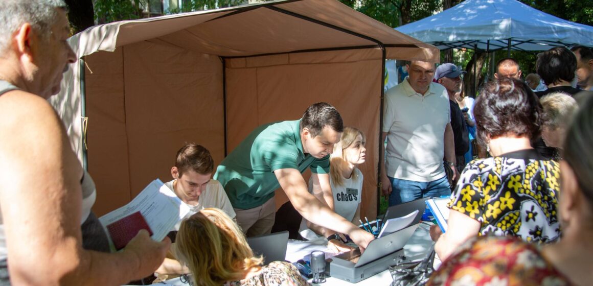 У Івано-Франківську запрацював мобільний реєстратор, що збирає заяви мешканців на компенсацію за пошкоджене майно