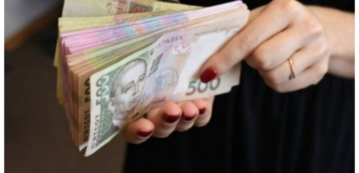 Продавали неіснуючий товар в мережі: правоохоронці Прикарпаття викрили групу шахрайок