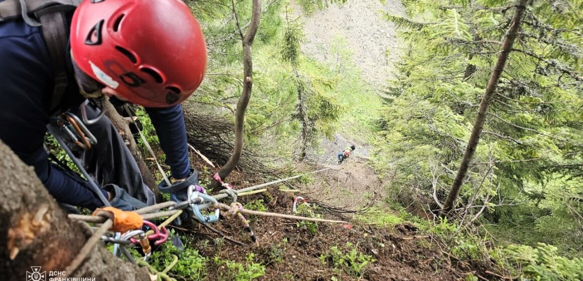 Прикарпатські рятувальники посіли третє місце на Кубку України зі спортивного туризму