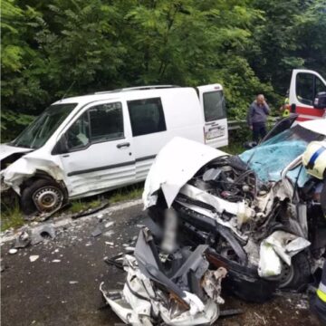 ДТП на Коломийщині: з понівеченого автомобіля постраждалу особу деблокували рятувальники (ФОТО)