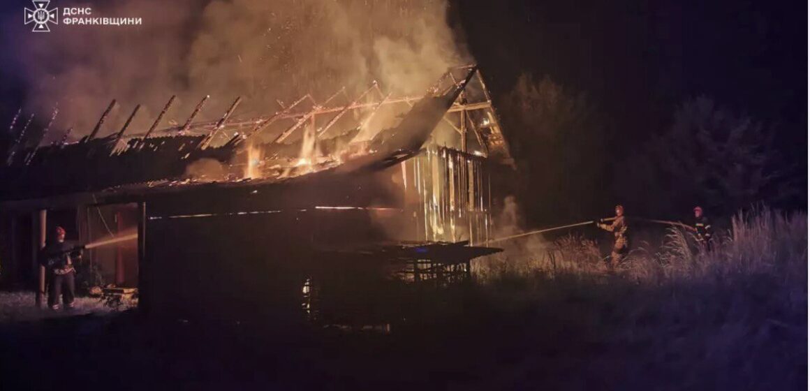 Вогнеборці Прикарпаття ліквідували дві пожежі (ФОТО)