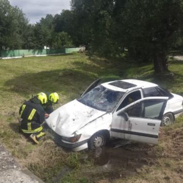Прикарпатські надзвичайники ліквідували наслідки ДТП (ФОТОФАКТ)