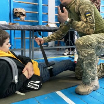 Передбачено 6 модулів: з вересня старшокласники вивчатимуть “Захист України” за оновленою програмою