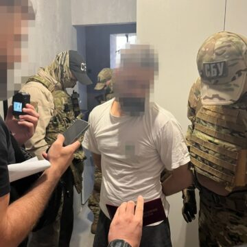 Прикарпатська СБУ затримала провокаторів, які готували заворушення у Києві після Дня Конституції Прикарпатська СБУ затримала провокаторів, які готували заворушення у Києві після Дня Конституції