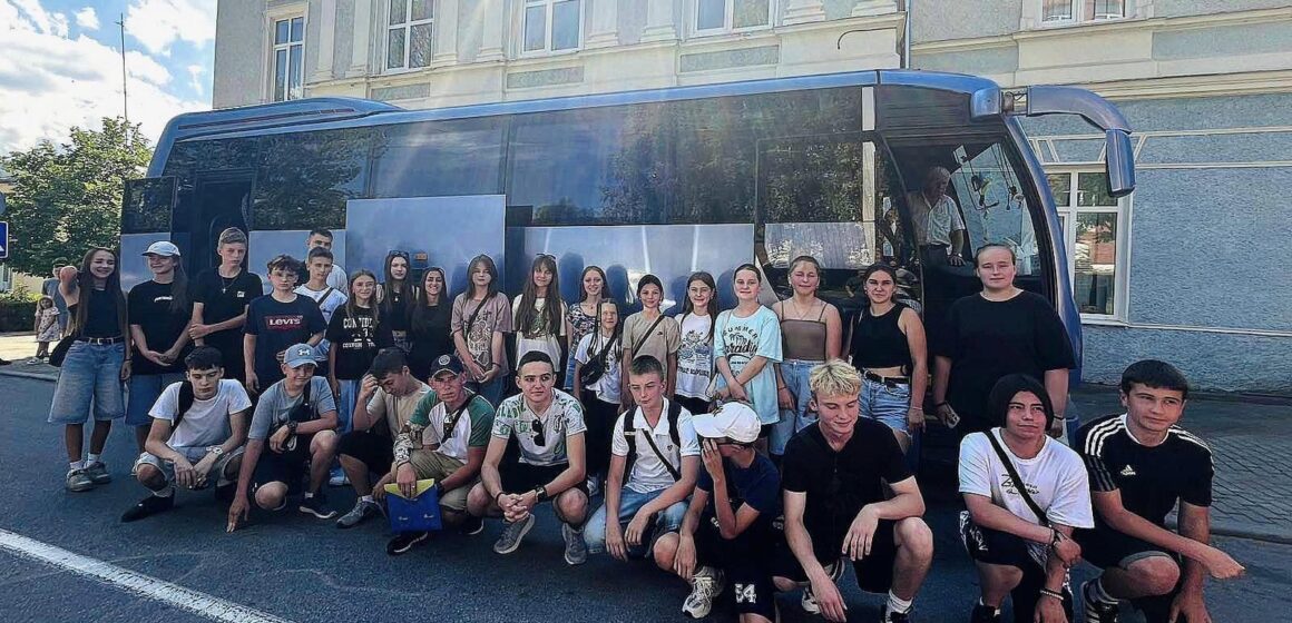 32 діток військовослужбовців з Калуської громади вирушили на відпочинок до Польщі