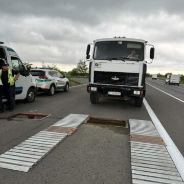 Через спеку на Прикарпатті введено обмеження на рух великовагового транспорту