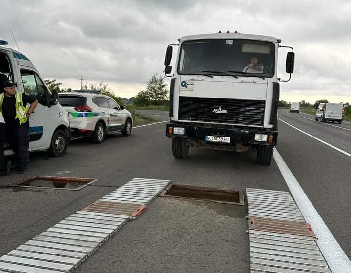 Через спеку на Прикарпатті введено обмеження на рух великовагового транспорту