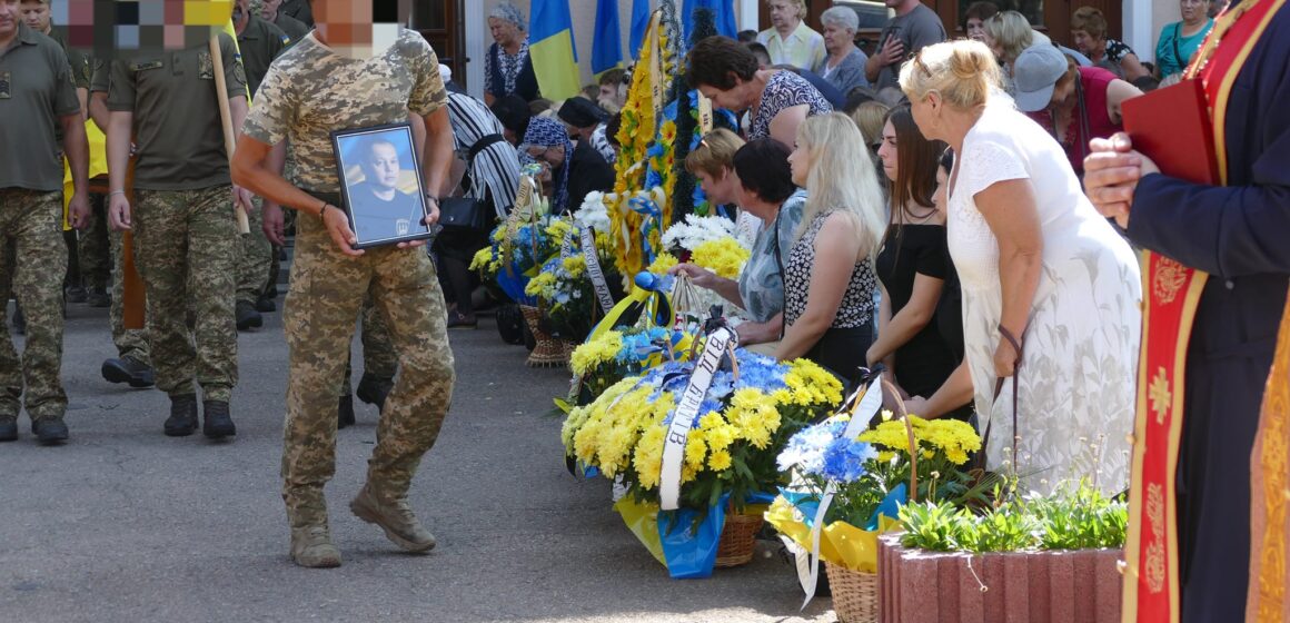 Навіки 38: у Калуші попрощались з учасником бойових дій та волонтером Олегом Івахнюком (ФОТО)