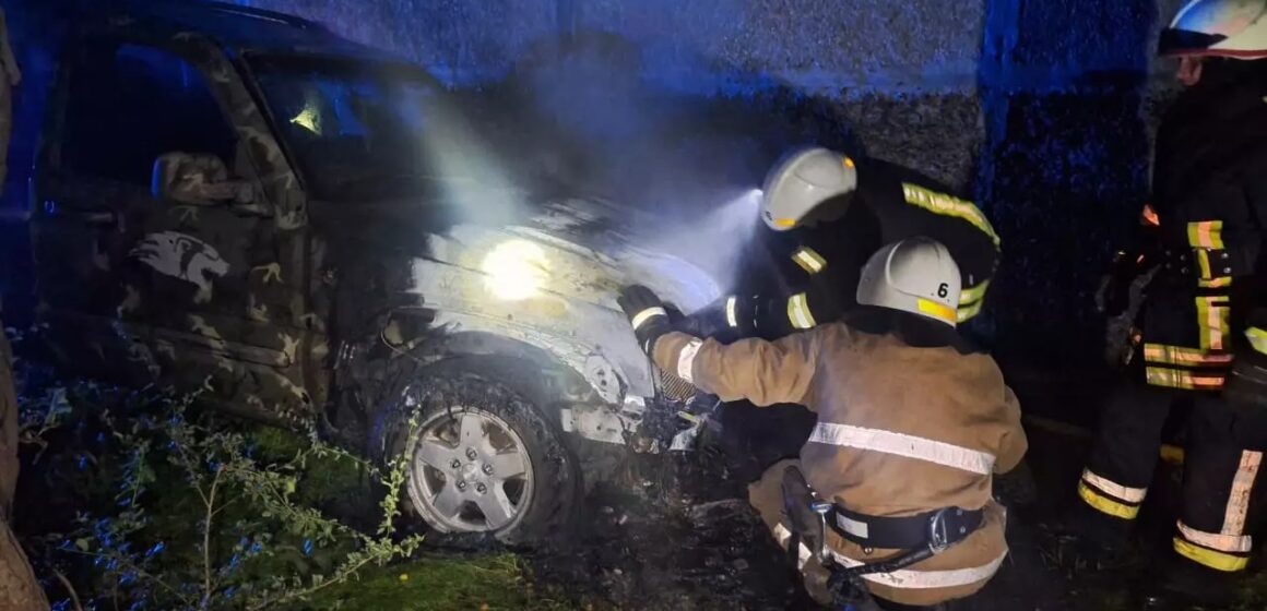 Вночі в Івано-Франківську горів автомобіль