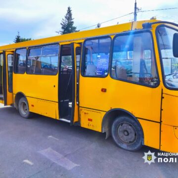 Пасажирка випала з маршрутного автобуса: поліцейські Прикарпаття розпочали кримінальне провадження Пасажирка випала з маршрутного автобуса: поліцейські Прикарпаття розпочали кримінальне провадження