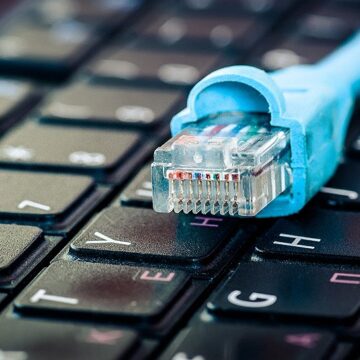 Шість провайдерів інтернету на Прикарпатті незаконно використовують електроопори Шість провайдерів інтернету на Прикарпатті незаконно використовують електроопори