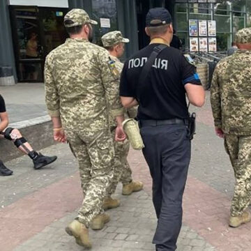 Поводився агресивно і намагався застосувати силу: у ТЦК прокоментували затримання військовозобов’язаного у Франківську
