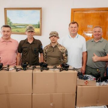 Підсилення оборони: з Прикарпаття на фронт полетіли ще 100 вбивчих “пташок” (ФОТО)