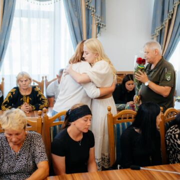 На Прикарпатті рідним полеглих захисників вручили державні та обласні нагороди
