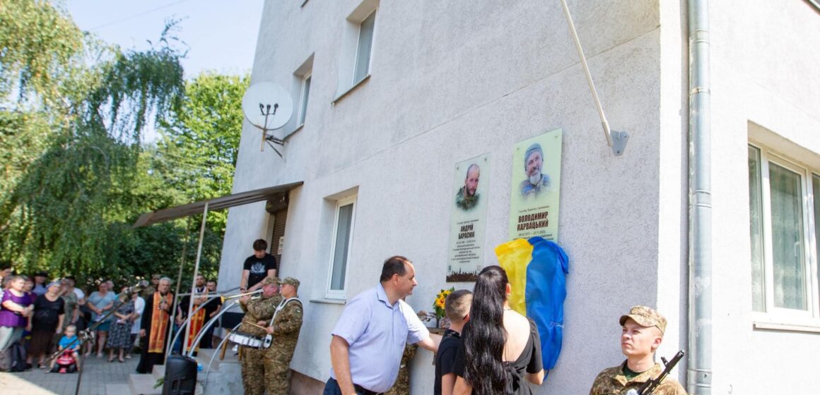 В Івано-Франківську відкрили пам’ятний знак добровольцю Володимиру Карвацькому