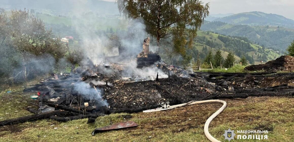 На Верховинщині чоловік після сварки зі співмешканкою спалив її хату (ФОТО)