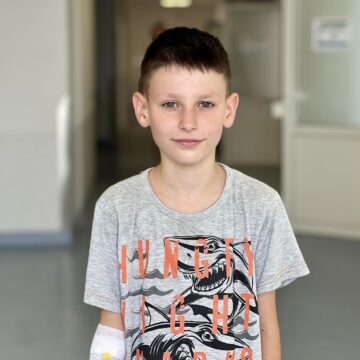 Шість років боровся з онкологією та її наслідками: 11-річний прикарпатець вперше піде до школи Шість років боровся з онкологією та її наслідками: 11-річний прикарпатець вперше піде до школи