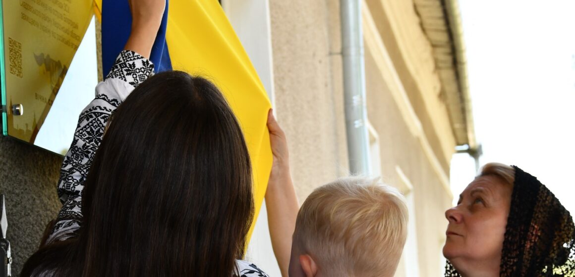 В Рогатинській громаді відкрили пам’ятну дошку загиблому розвіднику Богданові Романчуку