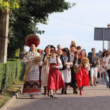 У стародавньому вишитому строї: в Калуші відбулася театралізована екскурсія