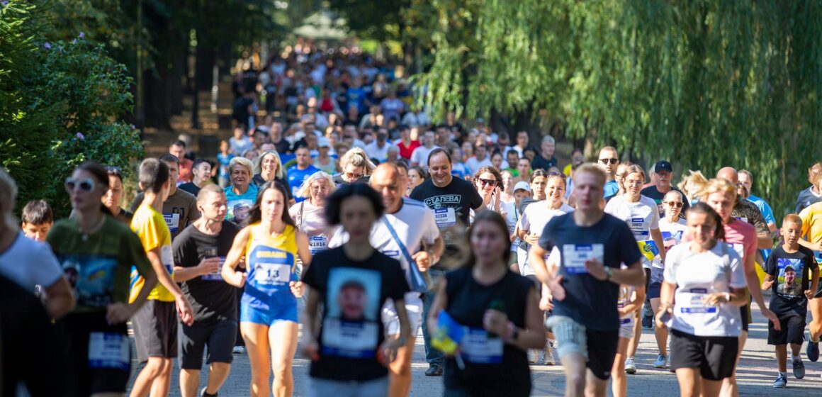 У Івано-Франківську відбувся забіг “Шаную воїнів, біжу за Героїв України”