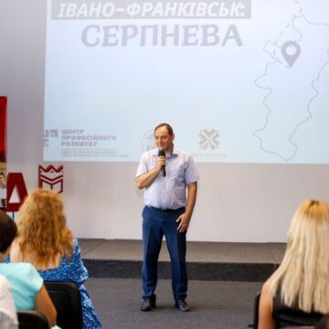 У Івано-Франківській громаді з першого вересня повернули надбавку – 20 відсотків за престижність освітянам