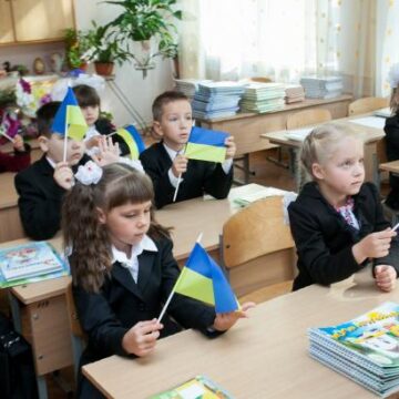 Стало відомо, скільки дітей цього року підуть до першого класу на Івано-Франківщині