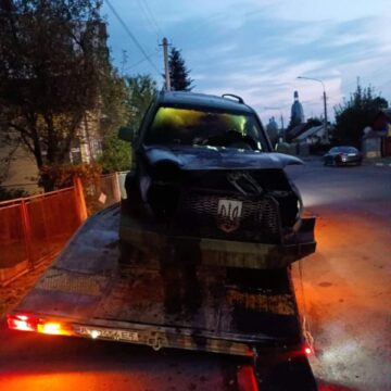 У Надвірній невідомі спалили автомобіль військовослужбовця (ФОТО, ВІДЕО)