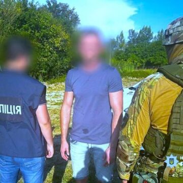 Погрожував розповсюдити неправдиву інформацію з приватного життя: прикарпатські поліцейські затримали «шантажиста»