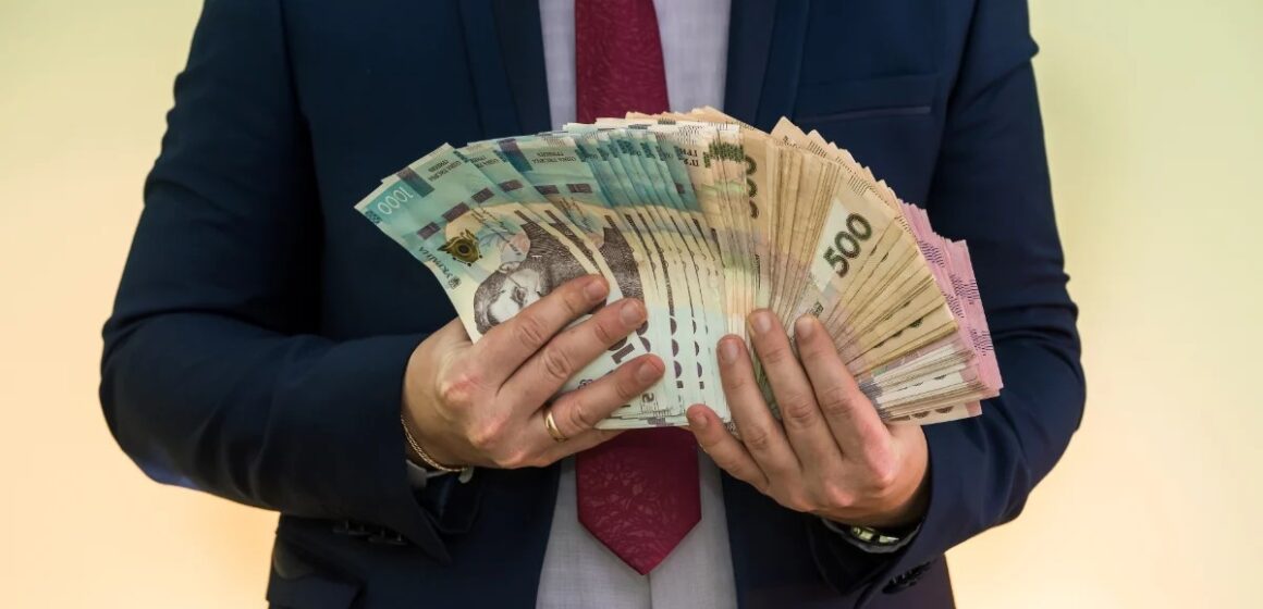 Розікрав майже півтора мільйона: директора комунального підприємства в Коломиї зловили на корупції