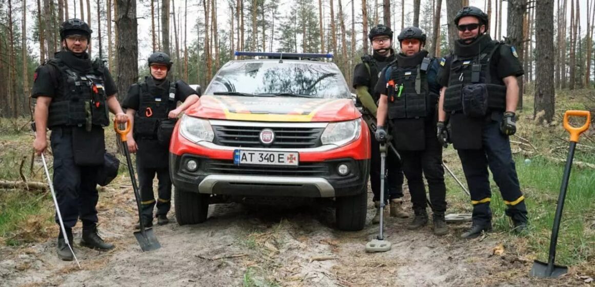 Без права на помилку: прикарпатські піротехніки продовжують розміновувати деокуповані території України (ФОТО)
